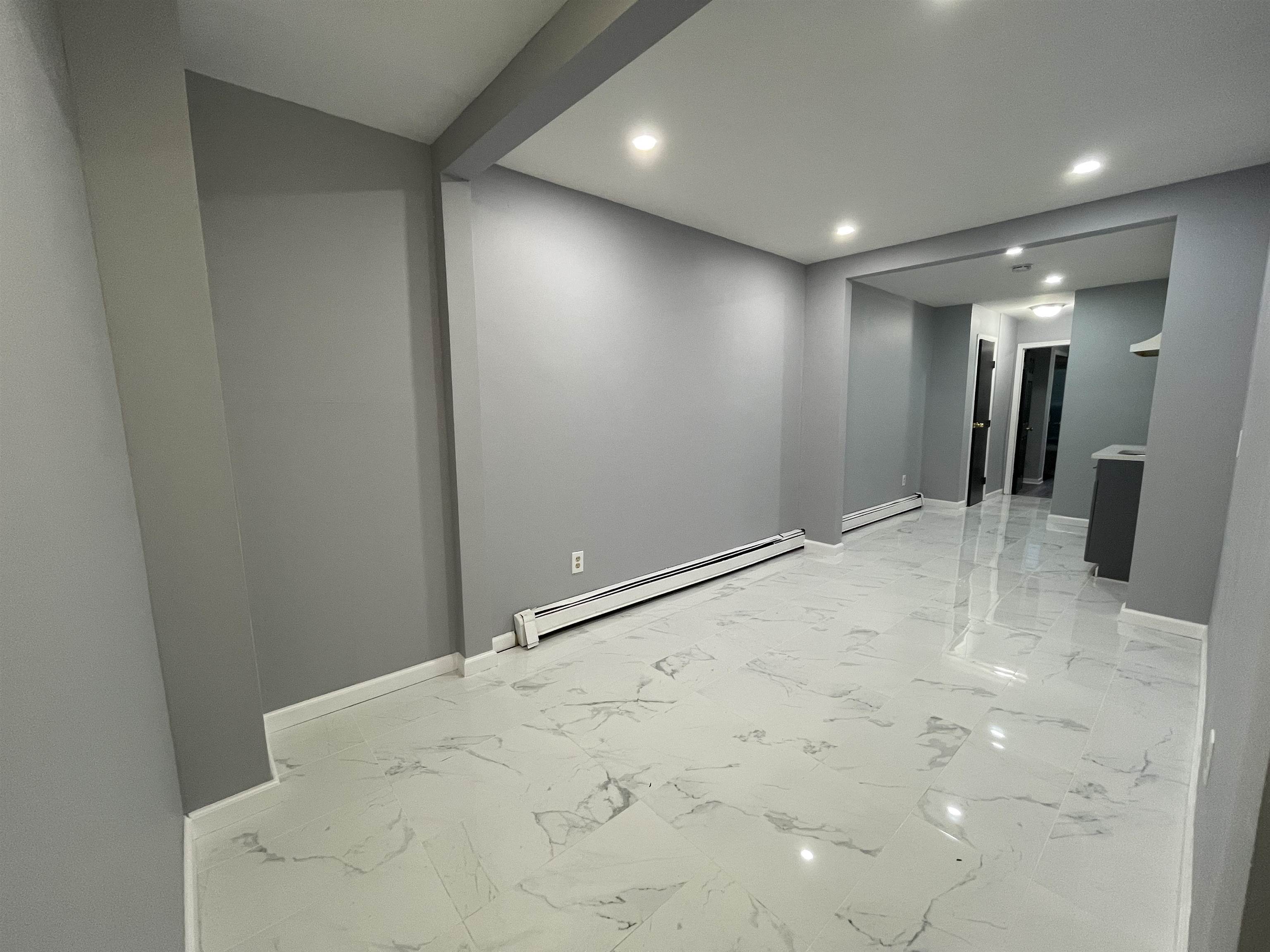 74 Hutton St Unit 3E  