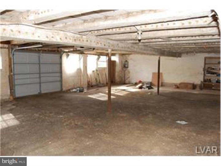 311 Hickon Road Quakertown, PA 18951 - Photo 9 of 12 Garage