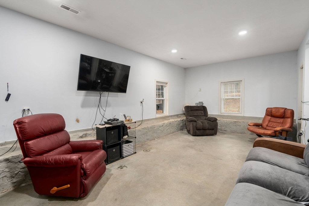 61 East Brimfield Road Holland, MA 01521 - Photo 21 of 29