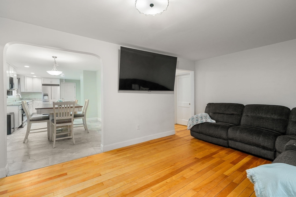 61 East Brimfield Road Holland, MA 01521 - Photo 4 of 29