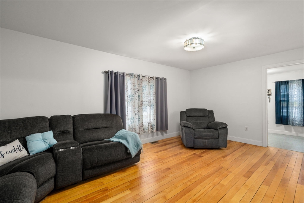 61 East Brimfield Road Holland, MA 01521 - Photo 5 of 29