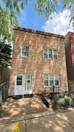 $399,999 | 906 West 36th Street, Chicago, IL 60609