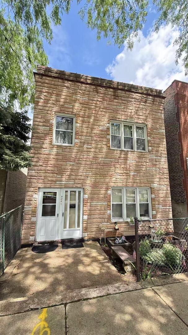 906 West 36th Street Chicago, IL 60609 - Photo 1 of 8