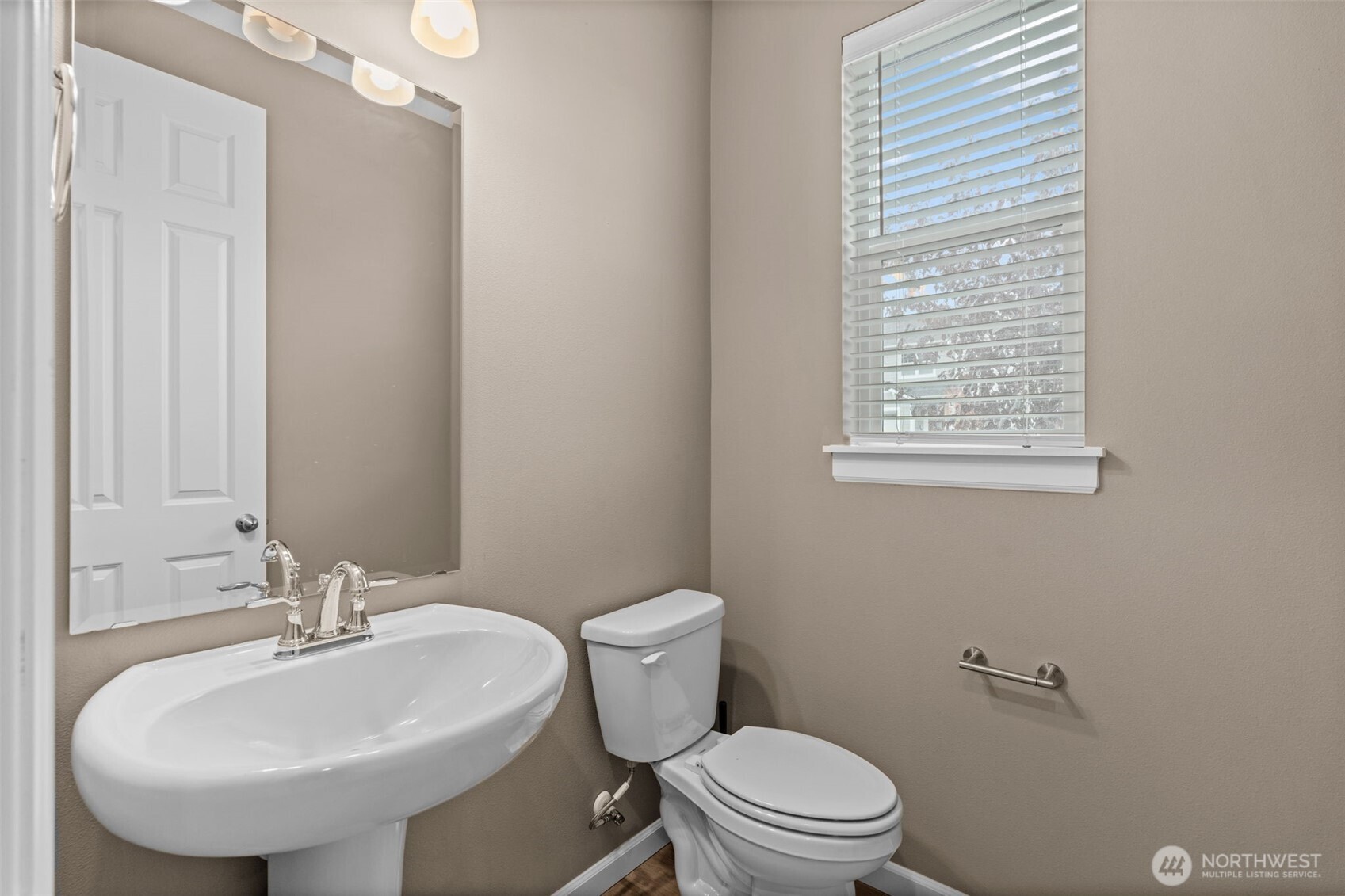 9852 Prospect Place Gig Harbor, WA 98332 - Photo 5 of 38