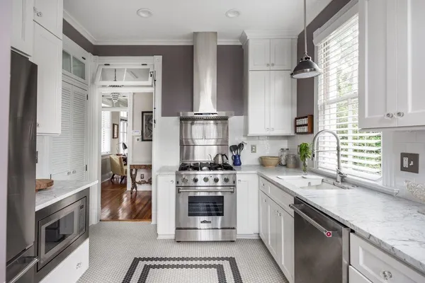 $3,500 | 13 Carolina Street, Unit B UPSTAIRS, Charleston, SC 29403