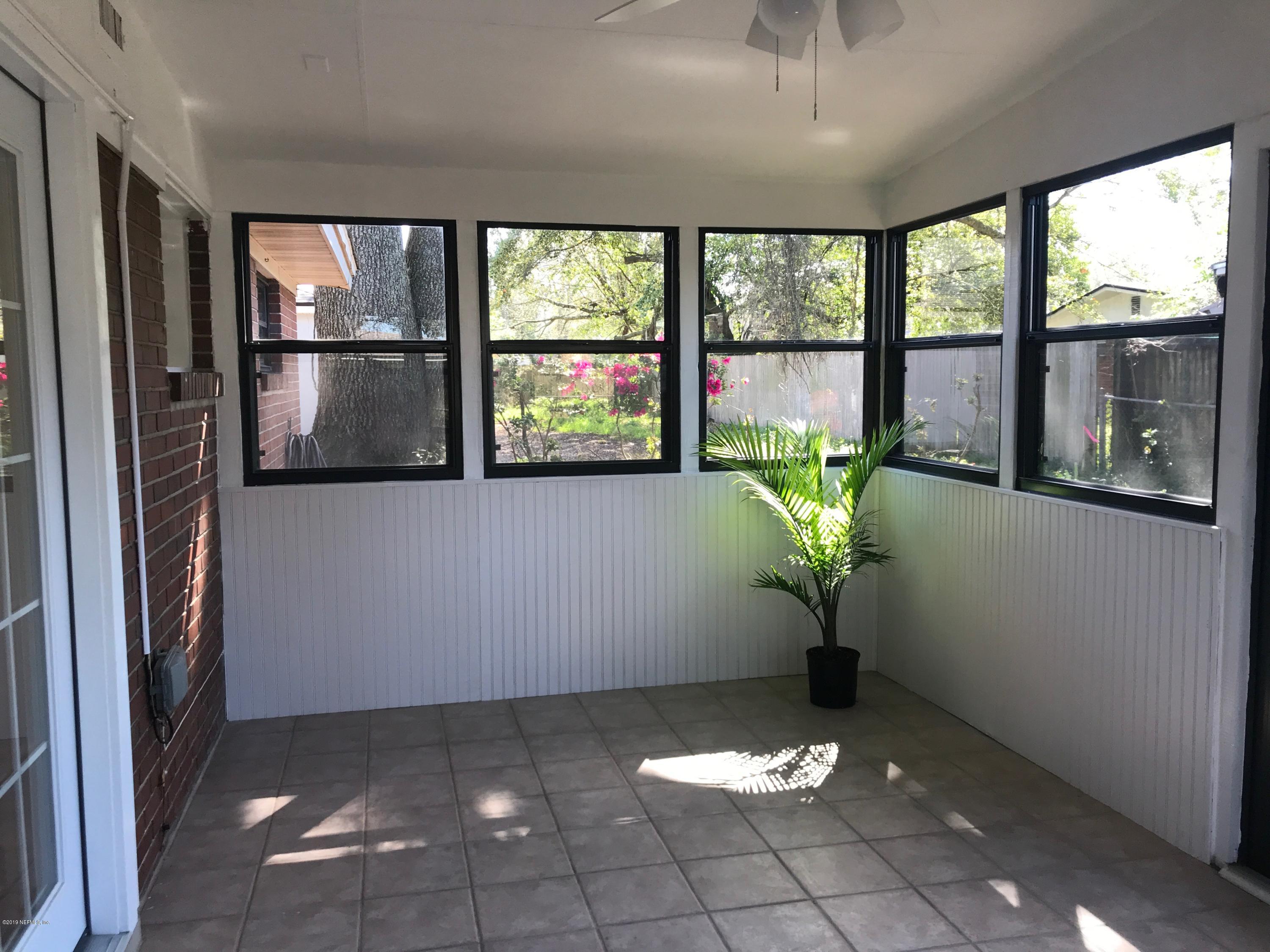 5626 Ricker Road Jacksonville, FL 32244 - Photo 15 of 25 a view of a interior of the room