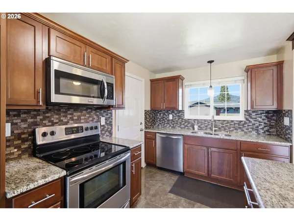 $419,000 | 1789 Lawnridge Avenue, Springfield, OR 97477