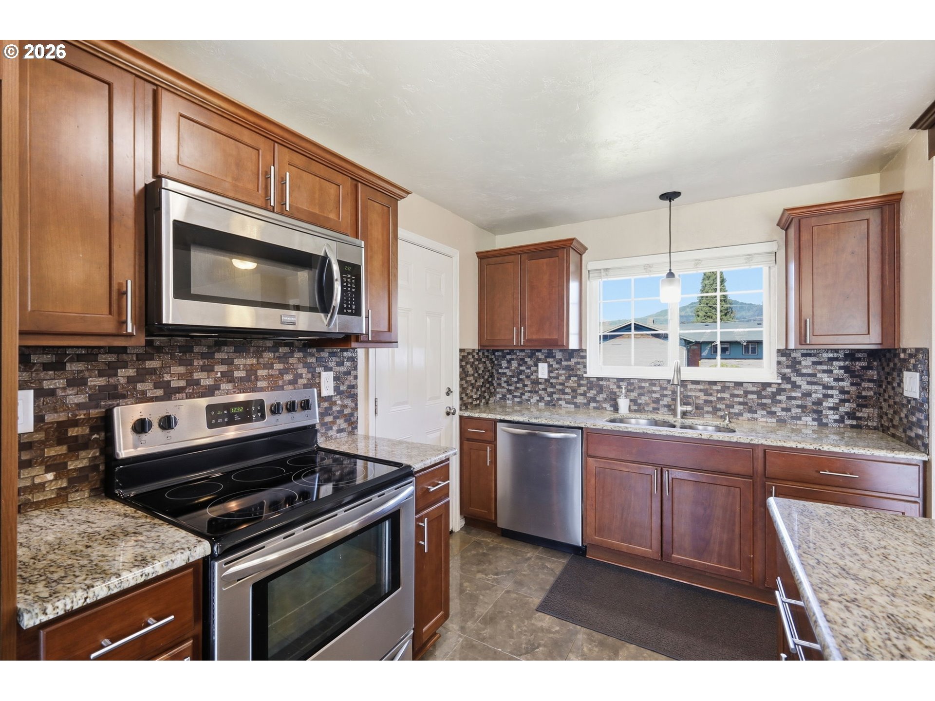 1789 Lawnridge Avenue Springfield, OR 97477 - Photo 15 of 41