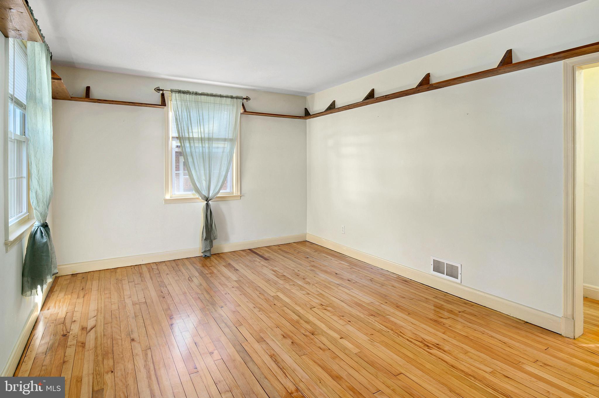 210 Homewood Road Linthicum Heights, MD 21090 - Photo 6 of 33 Living Room (alt view)