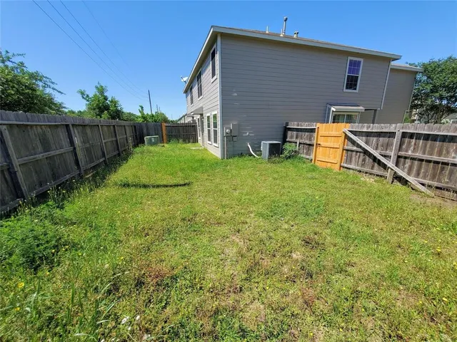 $2,000 | 6007 Shelbourne Park Lane, Houston, TX 77084