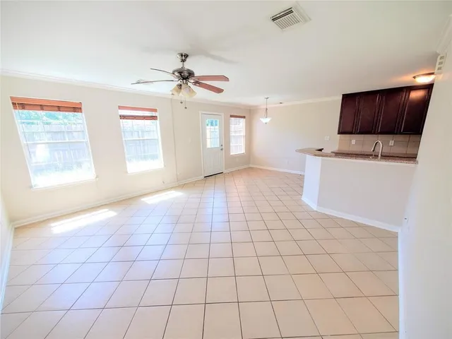 $2,000 | 6007 Shelbourne Park Lane, Houston, TX 77084