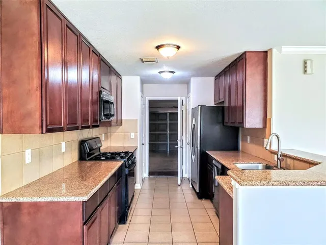 $2,000 | 6007 Shelbourne Park Lane, Houston, TX 77084