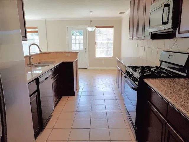 $2,000 | 6007 Shelbourne Park Lane, Houston, TX 77084