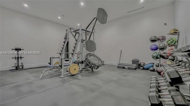 801 Brickell Key Boulevard, Unit 906 Miami, FL 33131 - Photo 23 of 29