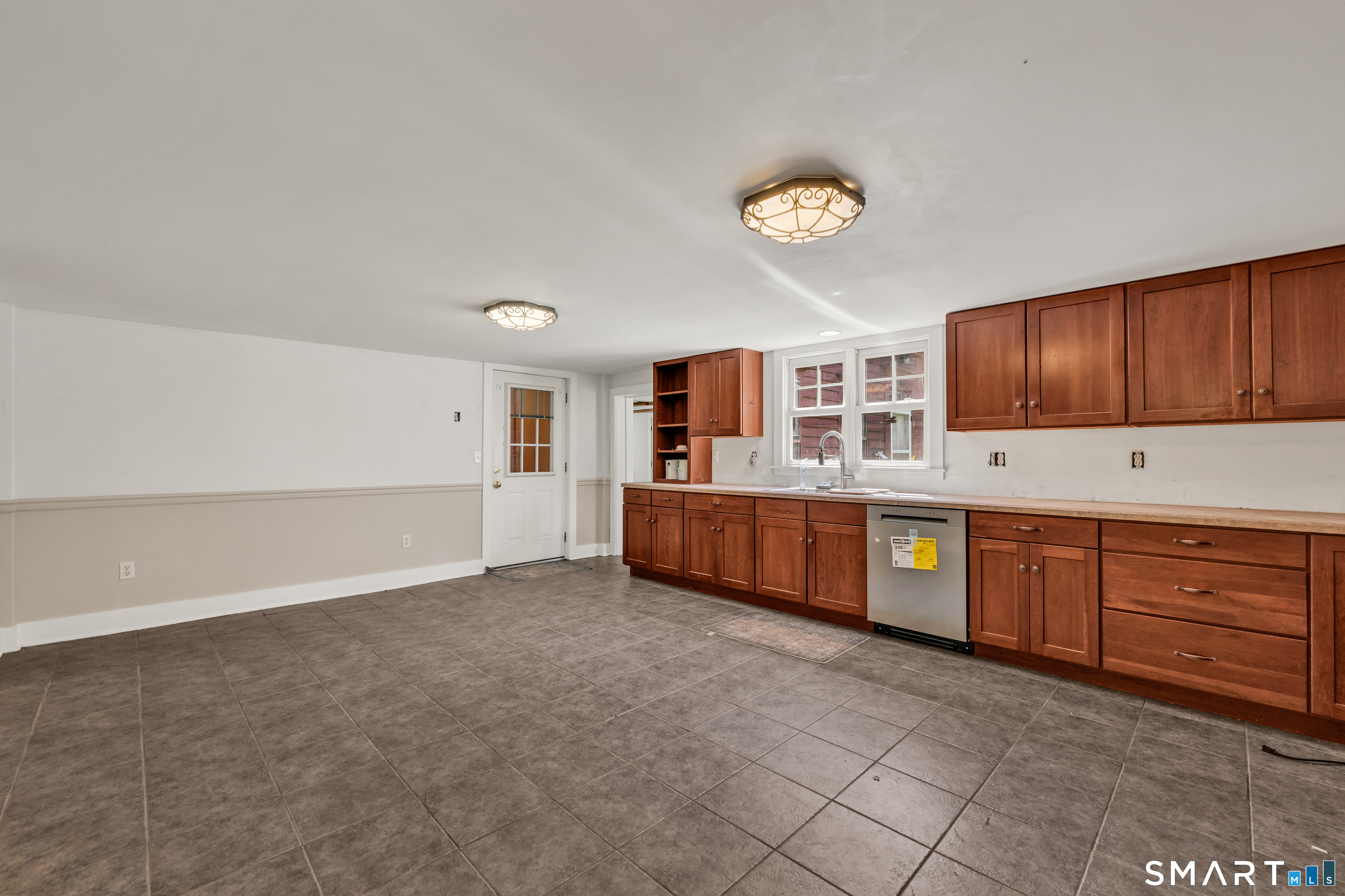 463 Pearl Lake Road Waterbury, CT 06706 - Photo 24 of 37 Gallery Image 24