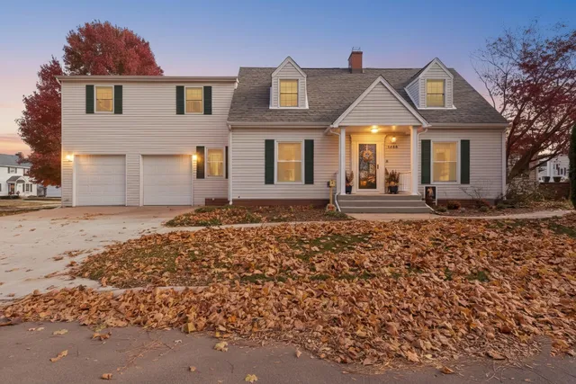 $299,900 | 1408 Ave D, Sterling, IL 61081