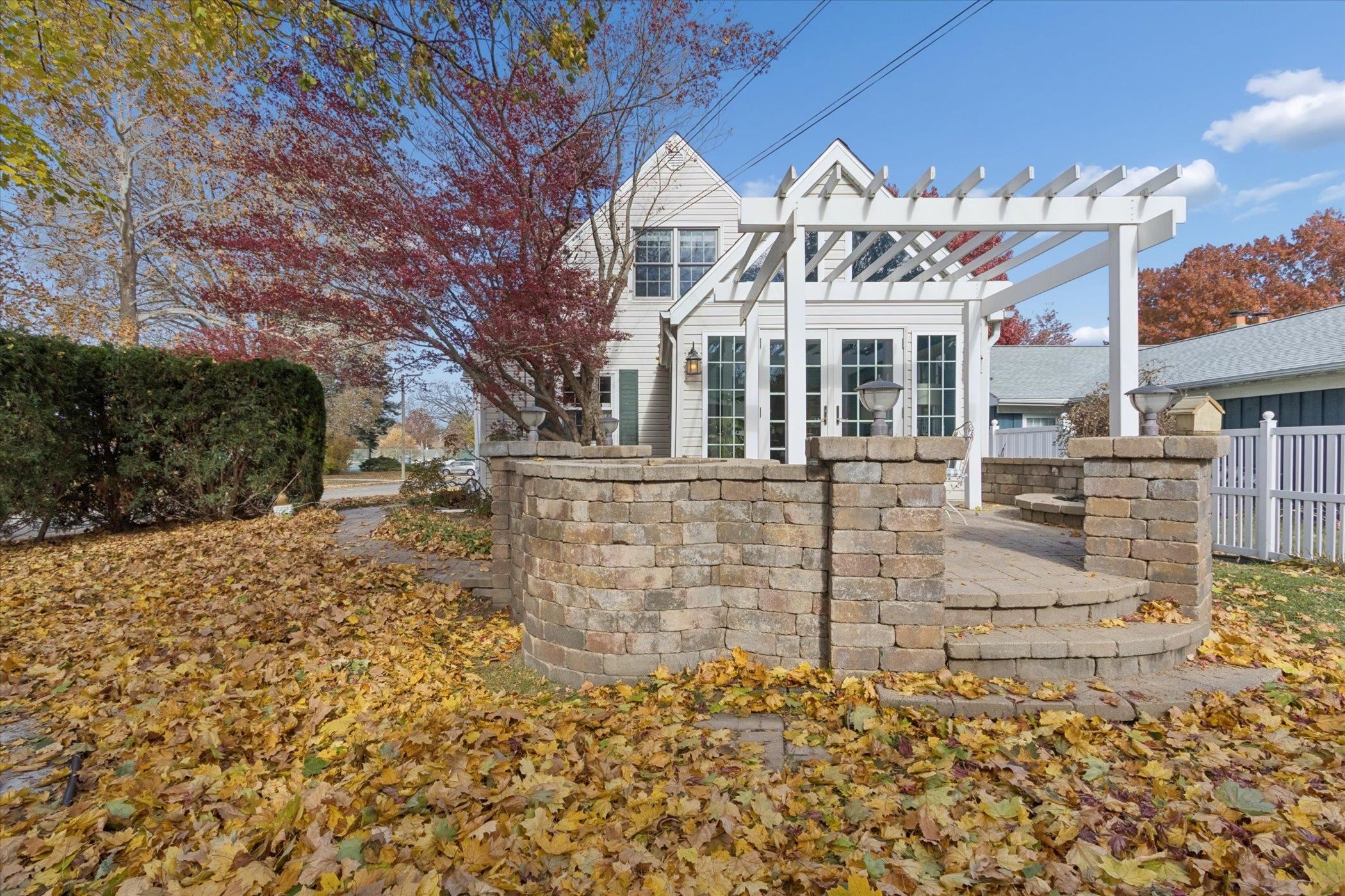 1408 Ave D Sterling, IL 61081 - Photo 50 of 55 a front view of a house with a yard