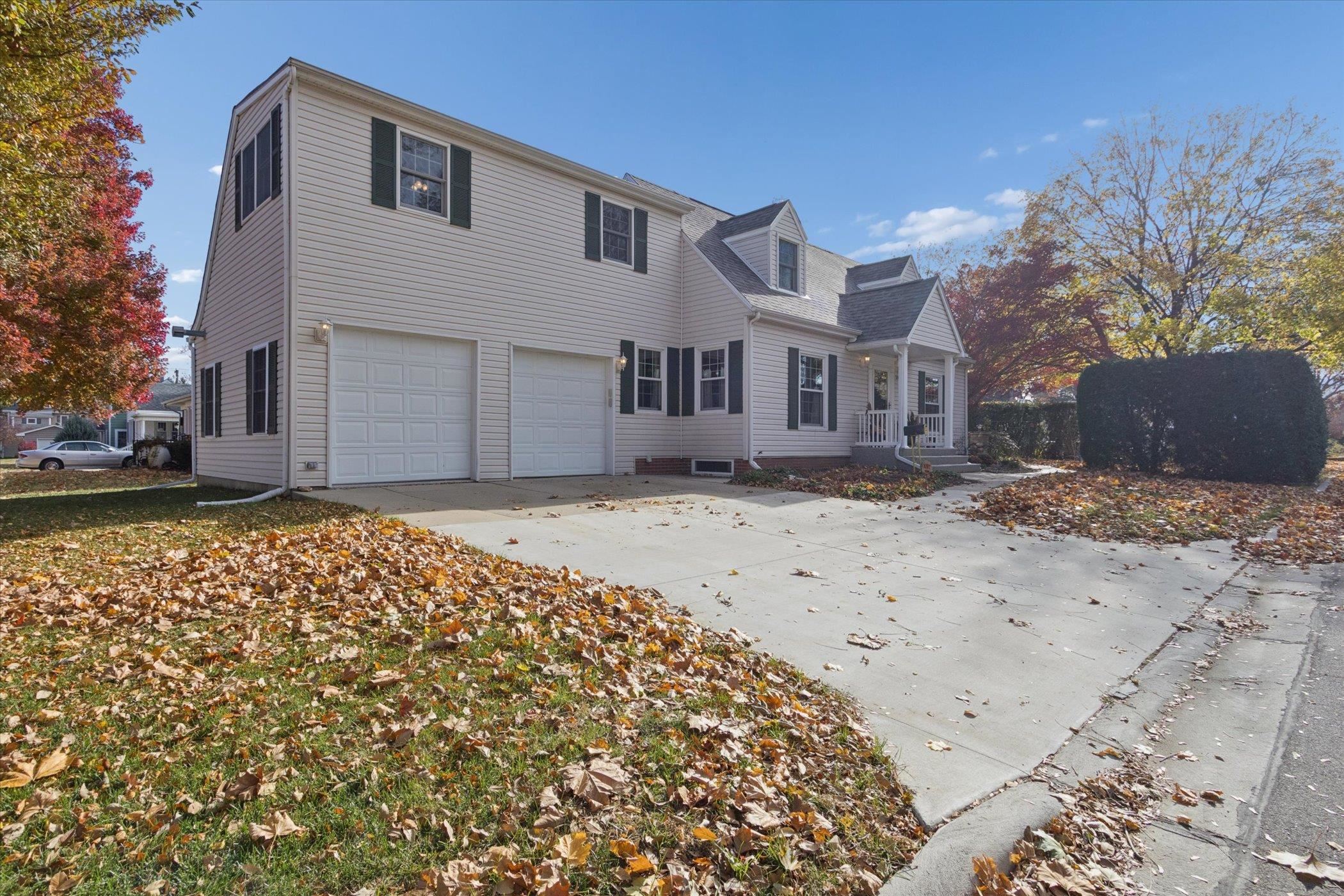 1408 Ave D Sterling, IL 61081 - Photo 5 of 56 a front view of a house with a yard