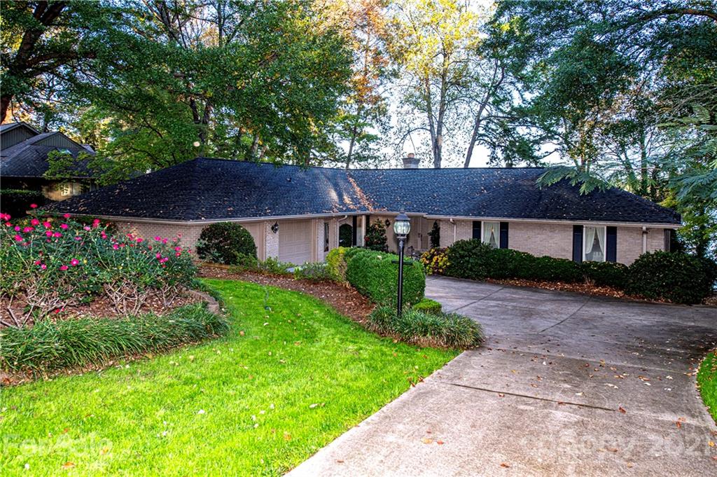 44 Sunrise Point Road Lake Wylie, SC 29710 - Photo 2 of 46 Gallery Image 2