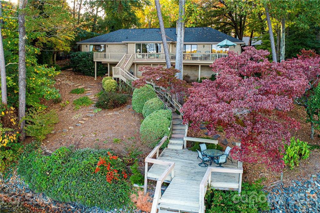 44 Sunrise Point Road Lake Wylie, SC 29710 - Photo 3 of 46 Gallery Image 3