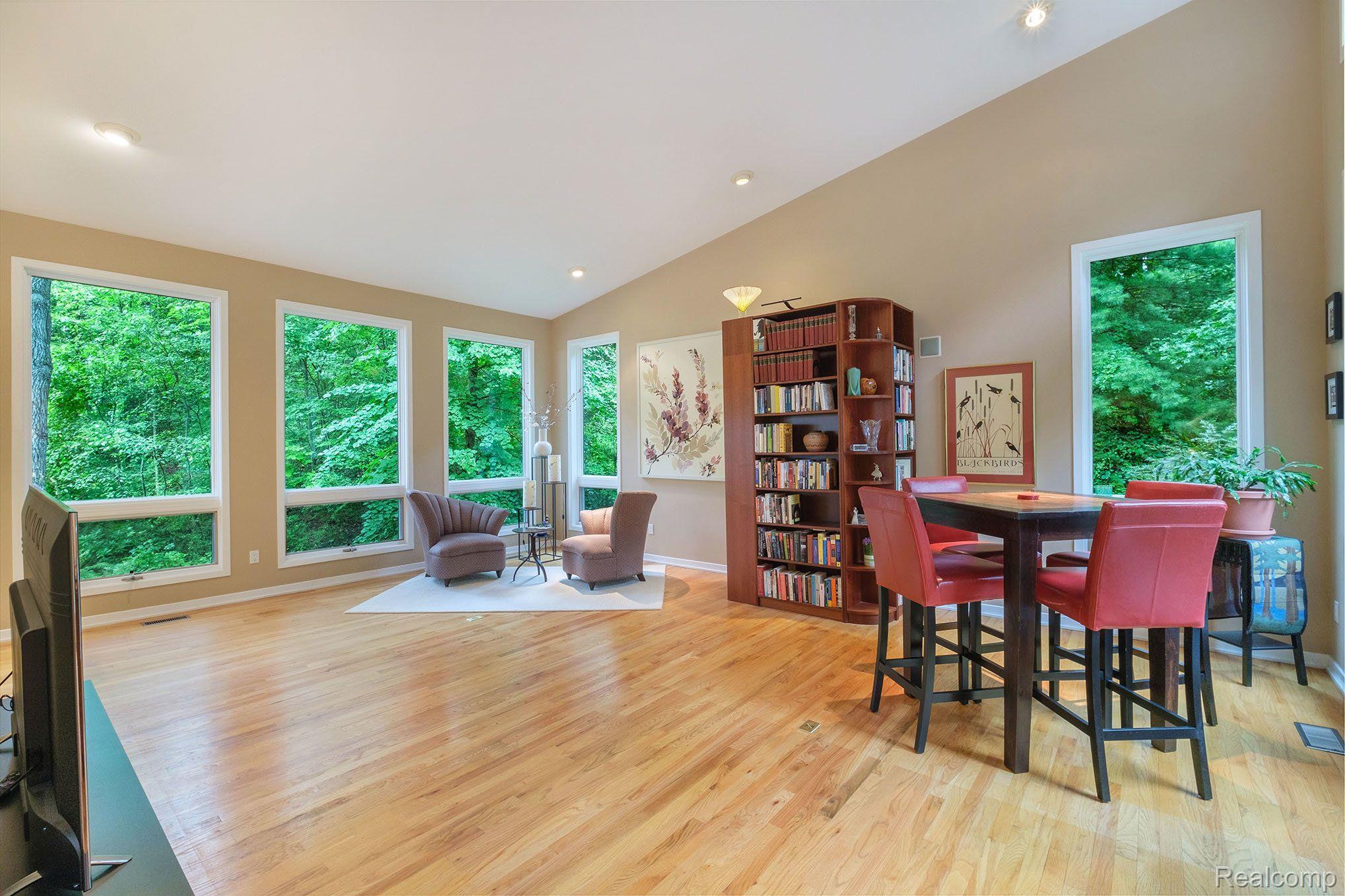 727 South Van Road Holly, MI 48442 - Photo 8 of 42 Great Room