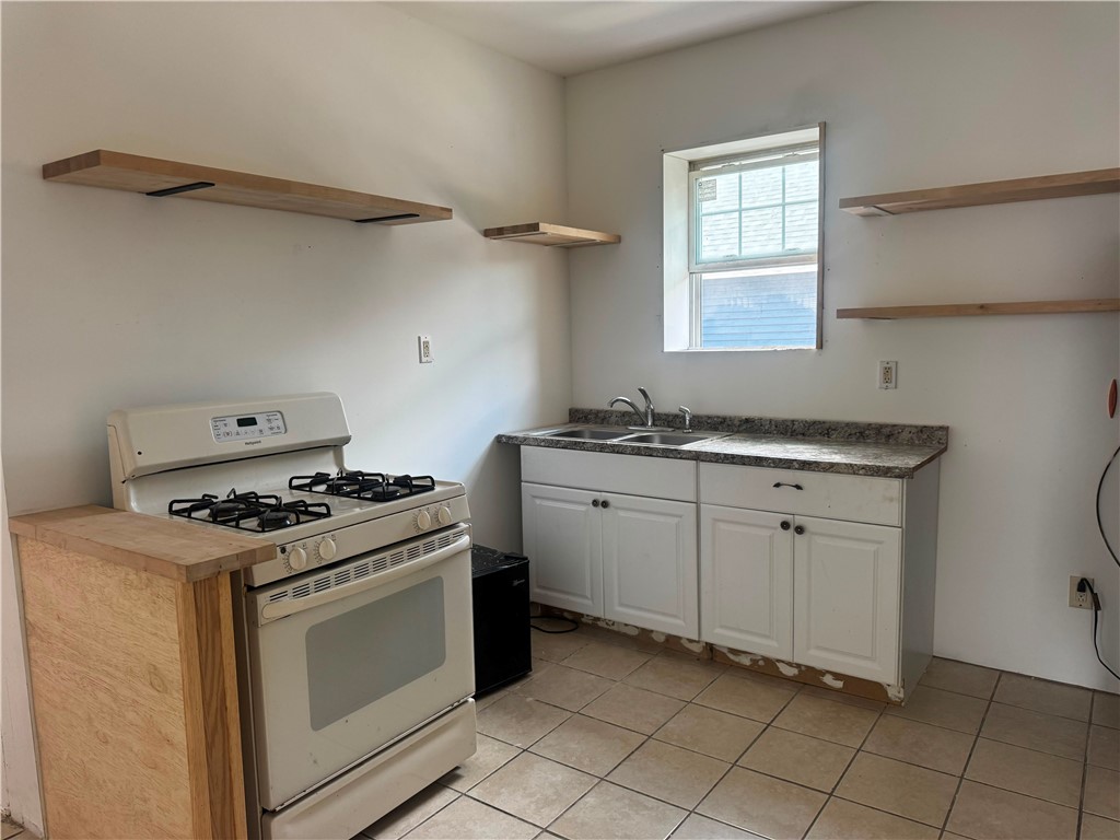 792 Atwells Avenue Providence, RI 02909 - Photo 33 of 47 Second Floor Apartment
