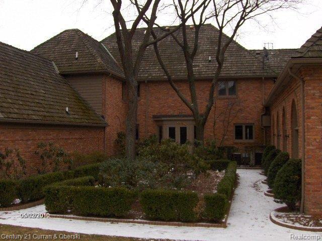 135 Lake Shore Road Grosse Pointe, MI 48236 - Photo 3 of 18 135 lakeshore interior 013