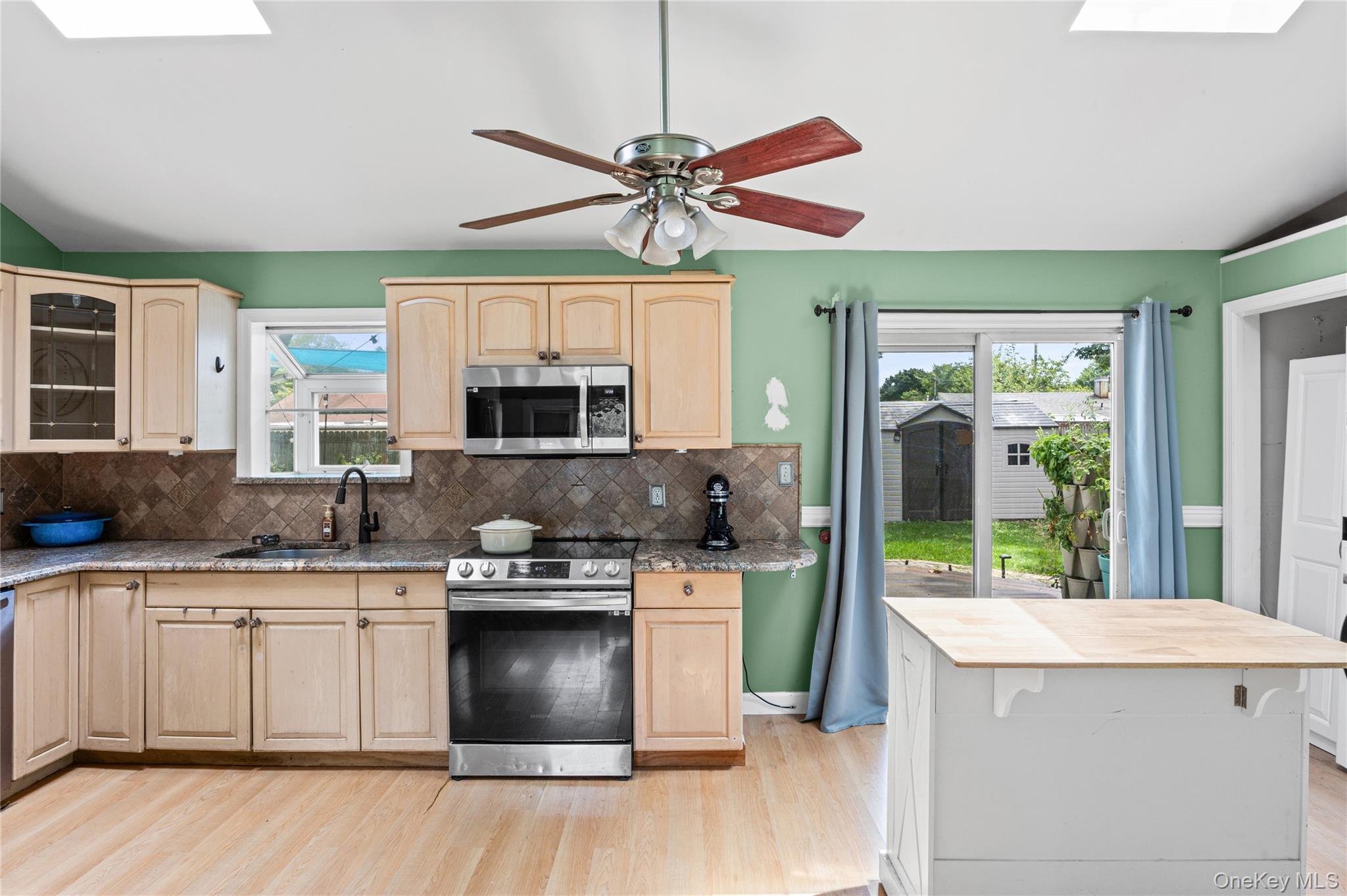 1023 Udall Road Bay Shore, NY 11706 - Photo 9 of 39 Gallery Image 9