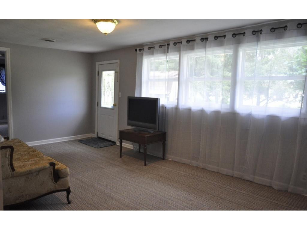 1053 Mowdy Road Kingsport, TN 37664 - Photo 3 of 11 a living room to entertain and
