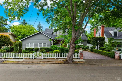 $2,999,999 | 852 2nd Street East, Sonoma, CA 95476