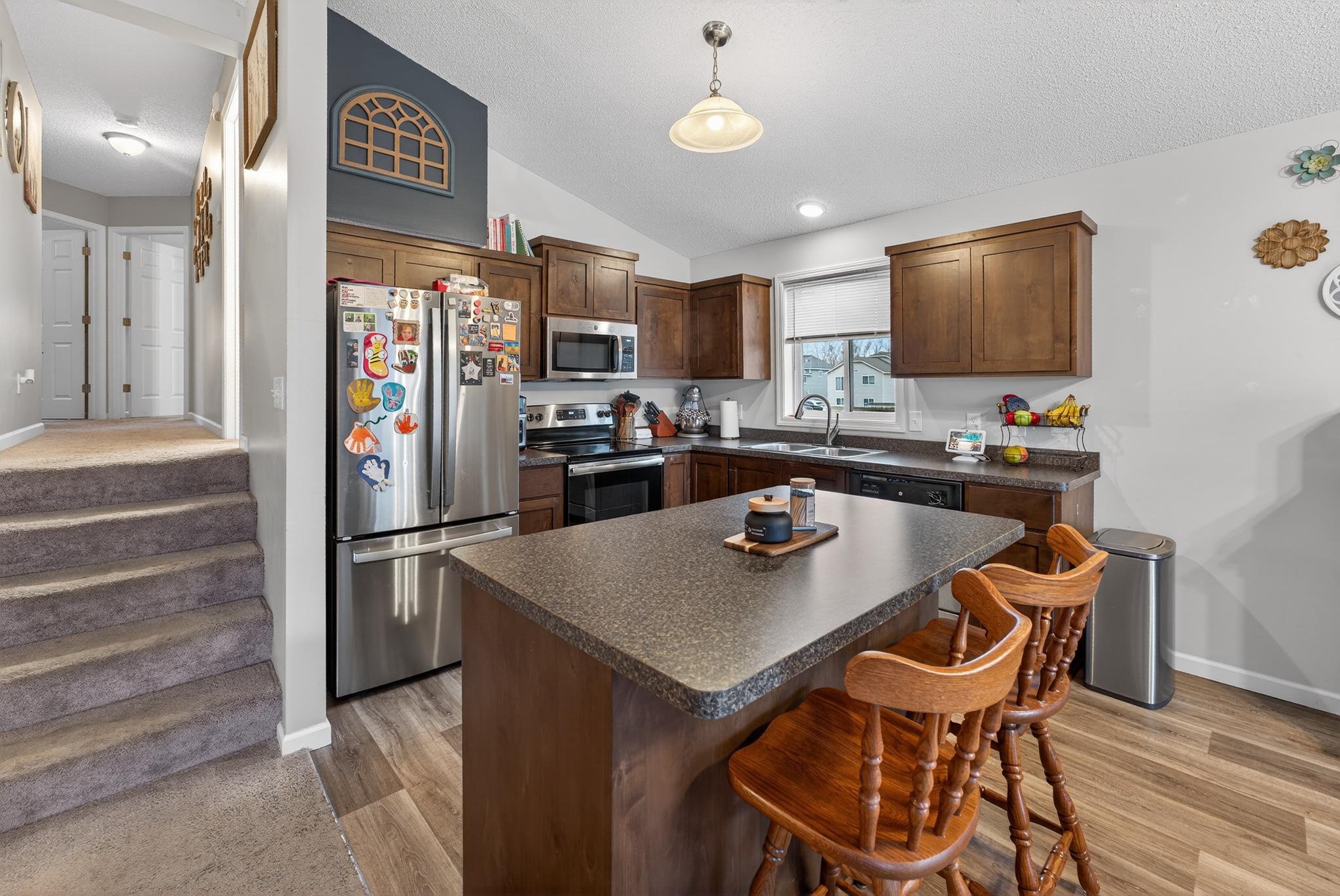 406 Cardinal Street Mora, MN 55051 - Photo 4 of 28