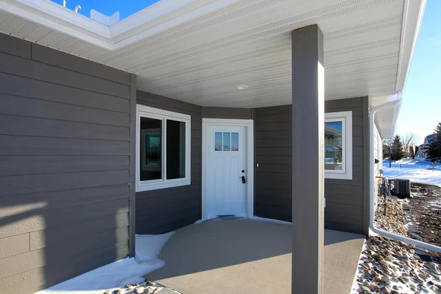 $414,000 | 254 Eau Claire Street Southeast, Hutchinson, MN 55350