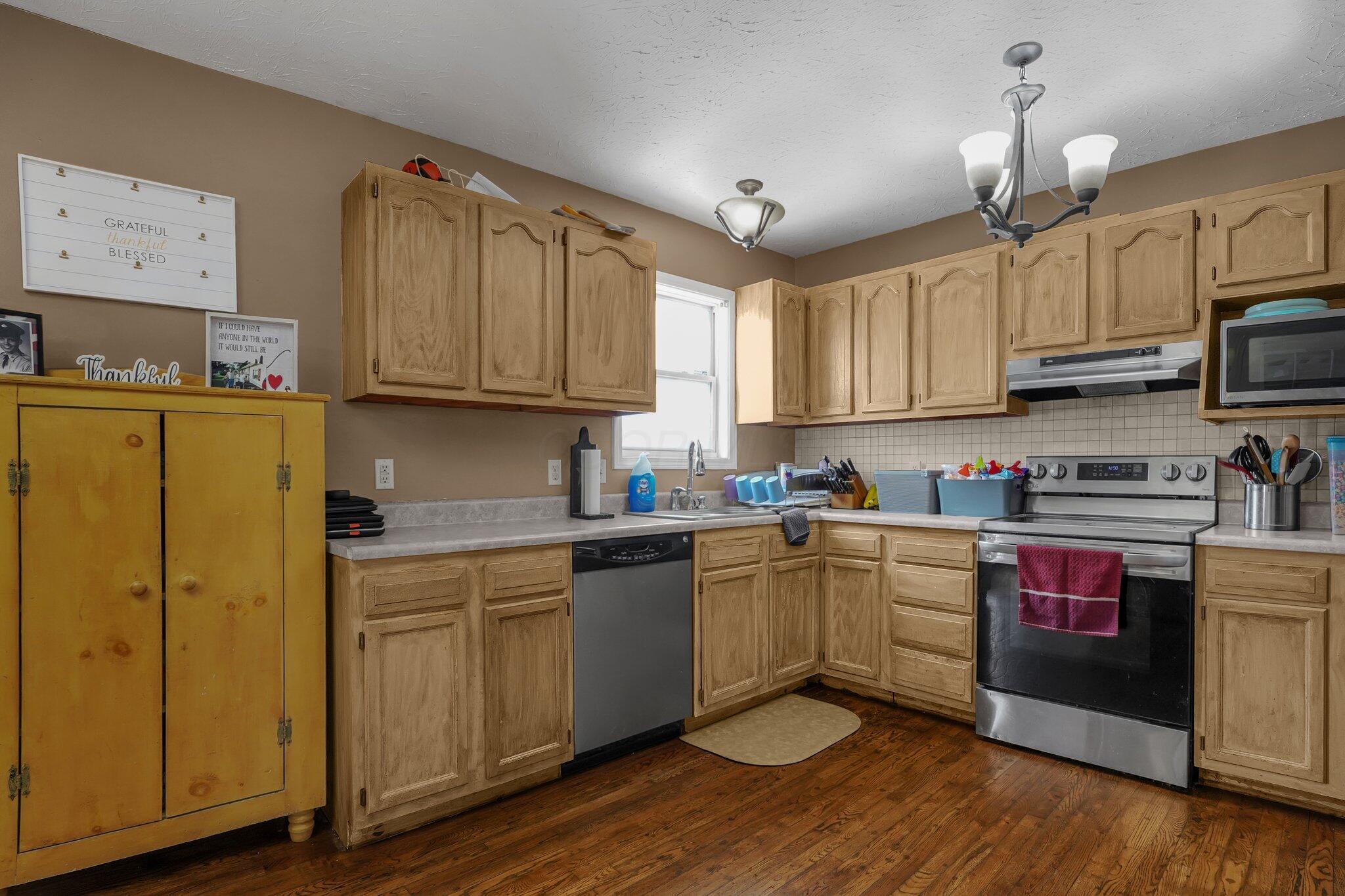 701 Riverbirch Road Washington Court House, OH 43160 - Photo 11 of 28 cute kitchen!