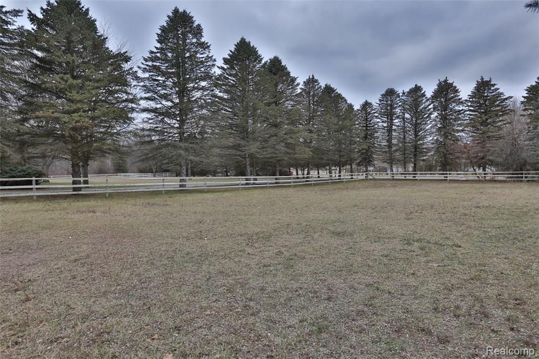 20365 Haggerty Road Belleville, MI 48111 - Photo 31 of 35 North Paddock