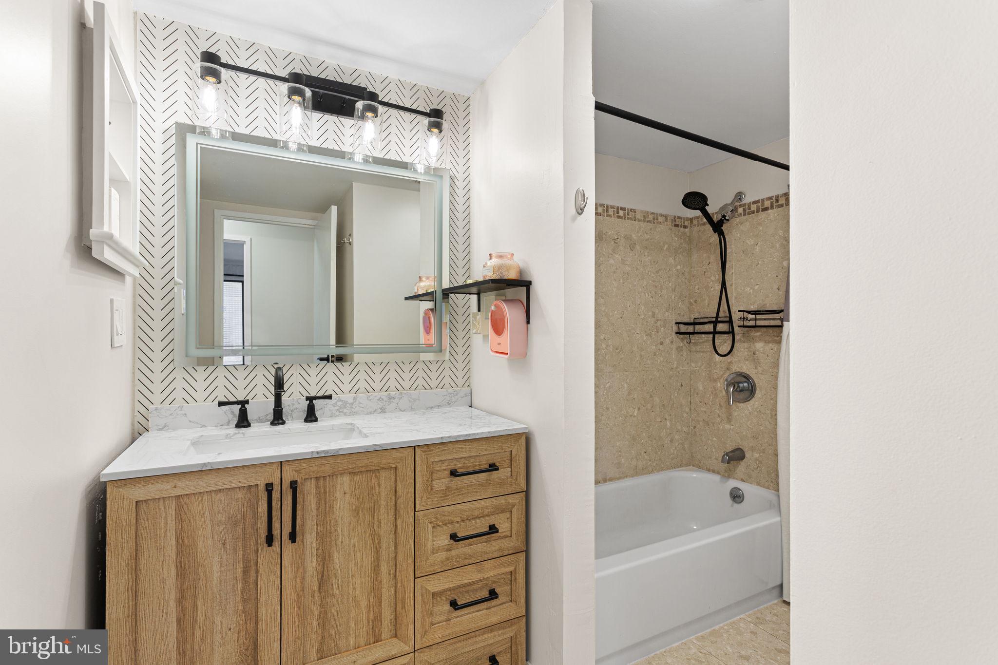 2001 Hamilton Street, Unit 1622 Philadelphia, PA 19130 - Photo 6 of 15