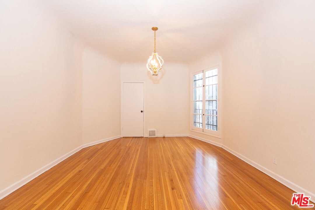 181 South Sycamore Avenue, Unit 201 Los Angeles, CA 90036 - Photo 13 of 43