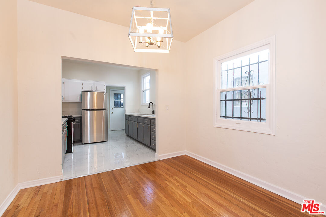 181 South Sycamore Avenue, Unit 201 Los Angeles, CA 90036 - Photo 16 of 43