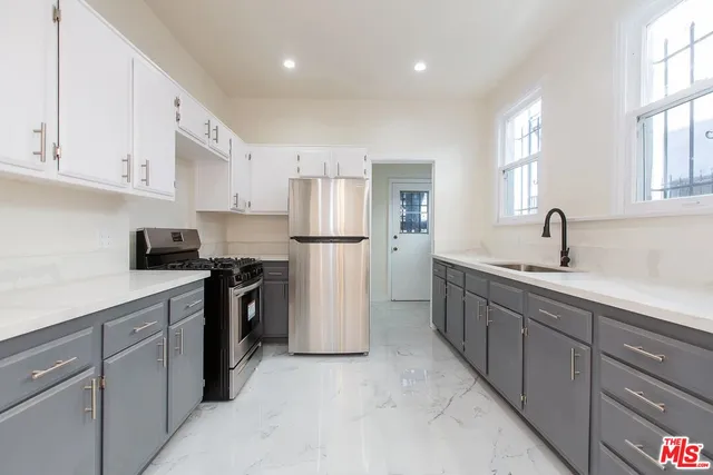 $4,600 | 181 South Sycamore Avenue, Unit 201, Los Angeles, CA 90036