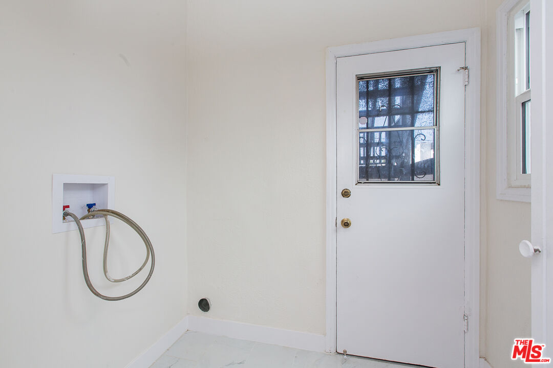 181 South Sycamore Avenue, Unit 201 Los Angeles, CA 90036 - Photo 20 of 43