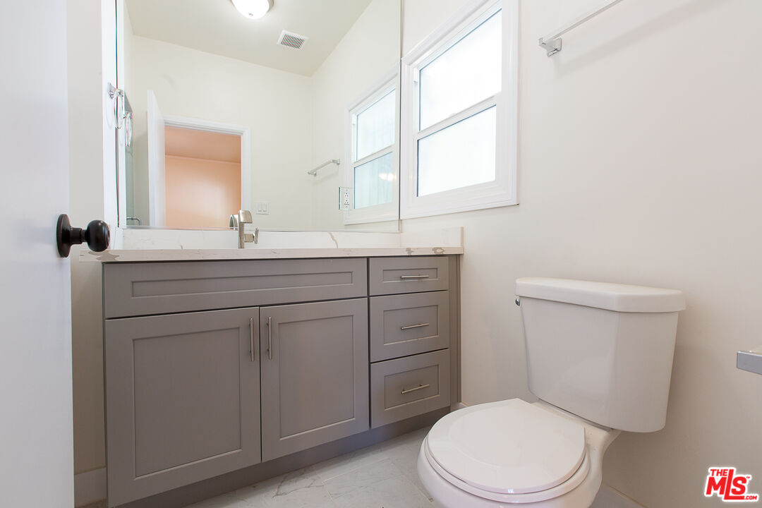 181 South Sycamore Avenue, Unit 201 Los Angeles, CA 90036 - Photo 26 of 43