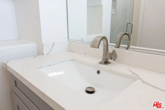 $4,600 | 181 South Sycamore Avenue, Unit 201, Los Angeles, CA 90036