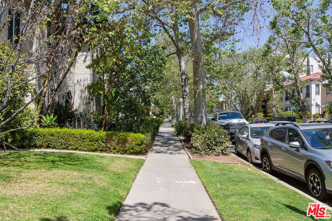 181 South Sycamore Avenue, Unit 201 Los Angeles, CA 90036 - Photo 3 of 43