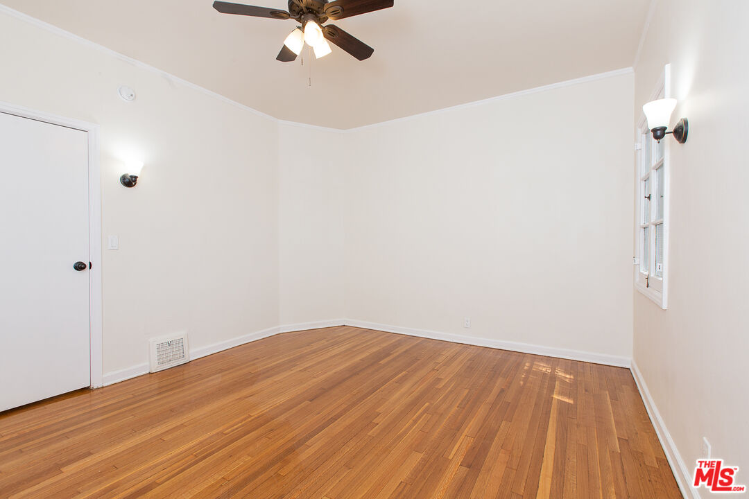 181 South Sycamore Avenue, Unit 201 Los Angeles, CA 90036 - Photo 34 of 43