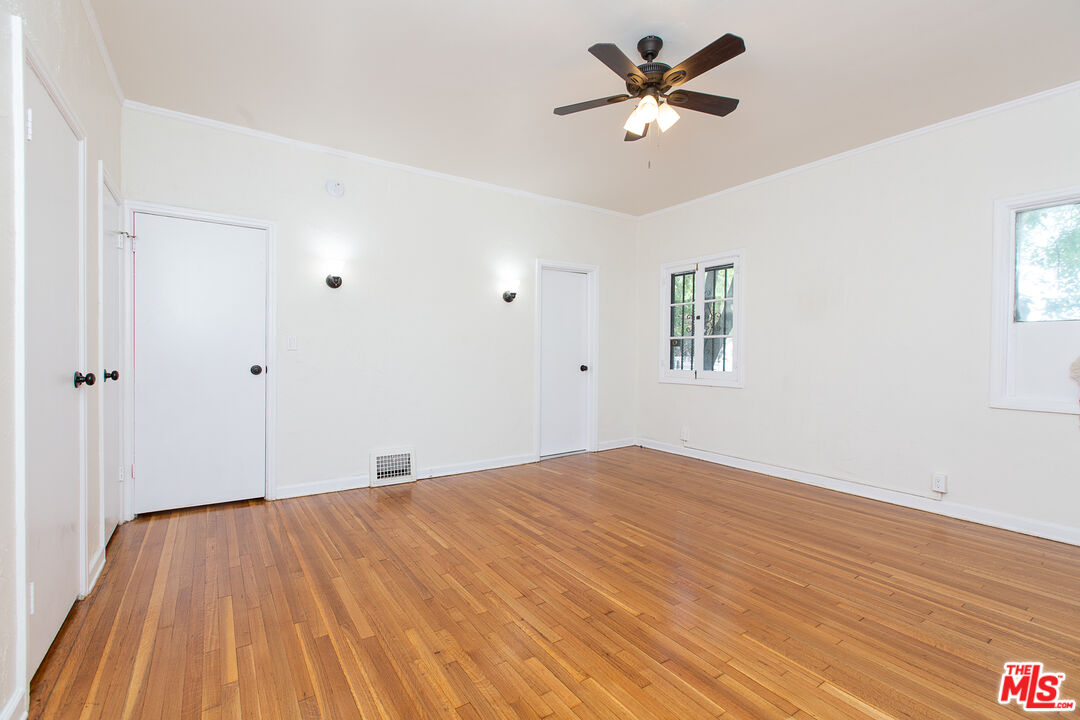 181 South Sycamore Avenue, Unit 201 Los Angeles, CA 90036 - Photo 37 of 43