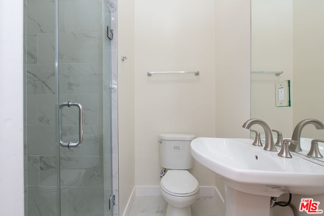 181 South Sycamore Avenue, Unit 201 Los Angeles, CA 90036 - Photo 38 of 43