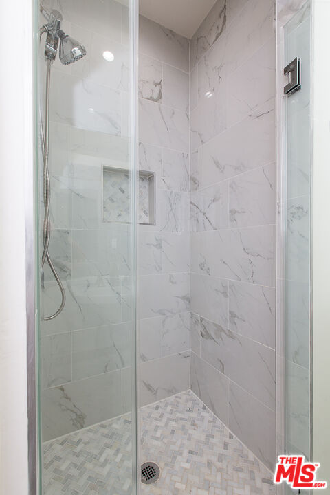 181 South Sycamore Avenue, Unit 201 Los Angeles, CA 90036 - Photo 39 of 43