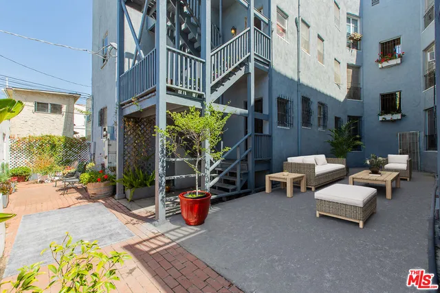 $4,600 | 181 South Sycamore Avenue, Unit 201, Los Angeles, CA 90036