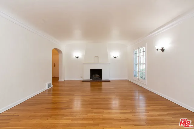 $4,600 | 181 South Sycamore Avenue, Unit 201, Los Angeles, CA 90036