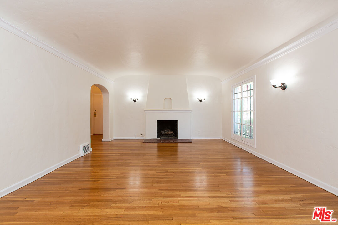 181 South Sycamore Avenue, Unit 201 Los Angeles, CA 90036 - Photo 6 of 43