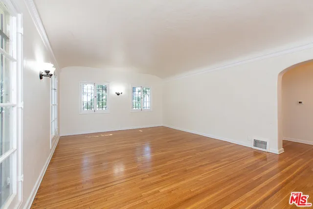 $4,600 | 181 South Sycamore Avenue, Unit 201, Los Angeles, CA 90036